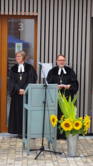 Regionalbischöfin Gisela Bornowski und Dekan Ivo Huber